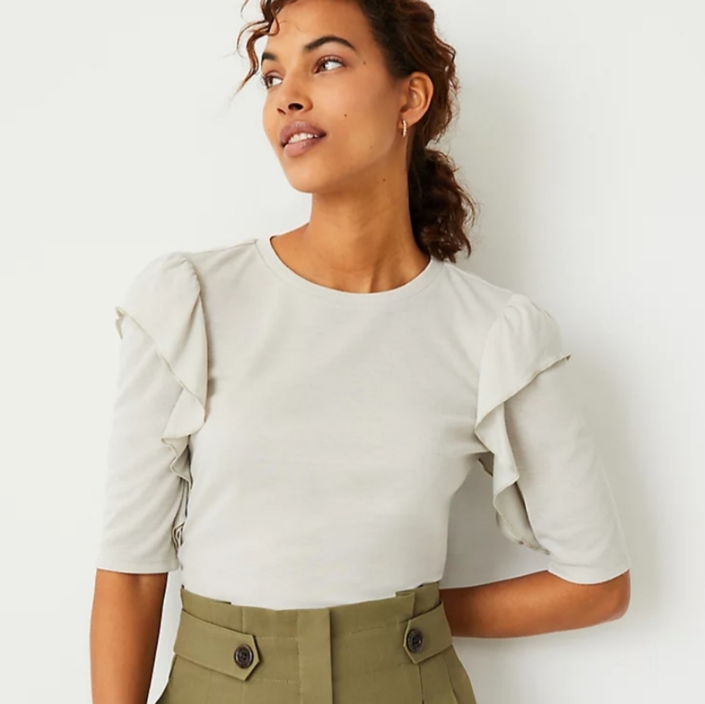 ANN TAYLOR  RUFFLE Sleeve Top
